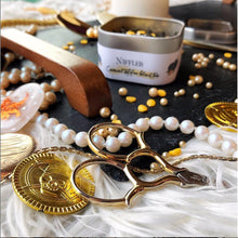 Load image into Gallery viewer, Niffler - golden sparkle caramel toffee black tea with gold coin and pearl sprinkless
