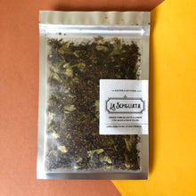 Load image into Gallery viewer, La Scpigliata tea - ginger pomegranate and lemon green rooibos and oolong blend
